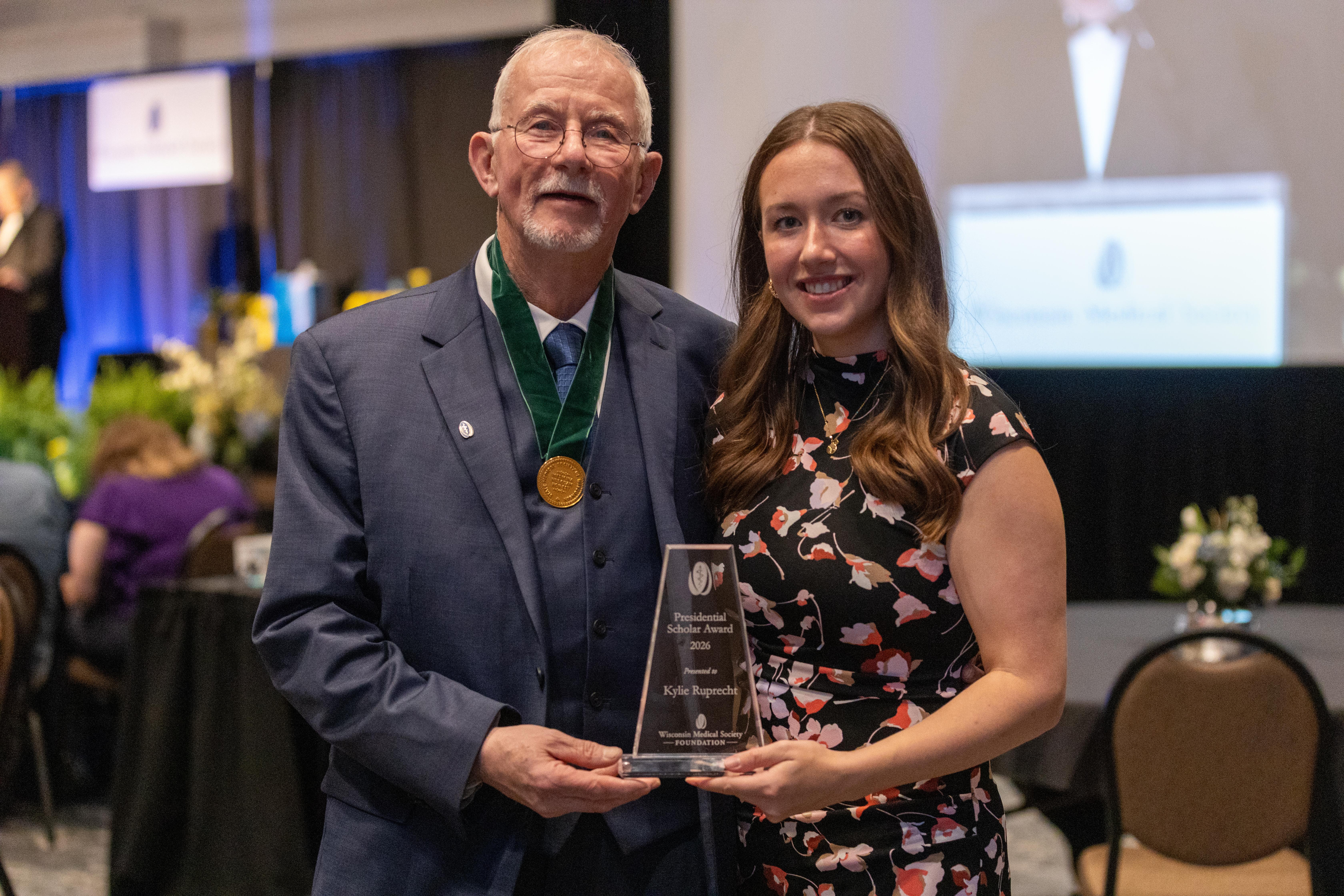 WisMed President presenting Presidential Scholar Award